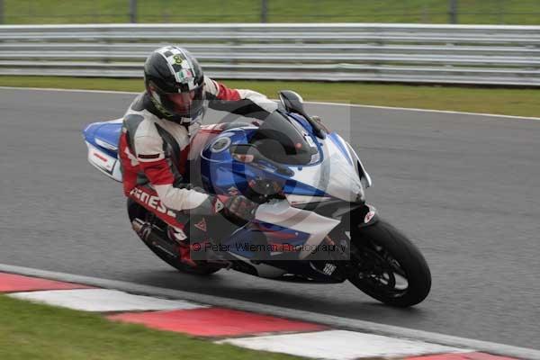 Motorcycle action photographs;event digital images;eventdigitalimages;no limits trackday;oulton park;oulton park circuit cheshire;oulton park photographs;peter wileman photography;trackday;trackday digital images;trackday photos