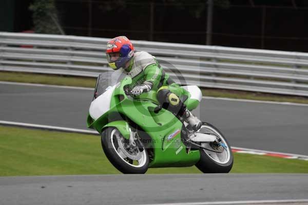 Motorcycle action photographs;event digital images;eventdigitalimages;no limits trackday;oulton park;oulton park circuit cheshire;oulton park photographs;peter wileman photography;trackday;trackday digital images;trackday photos