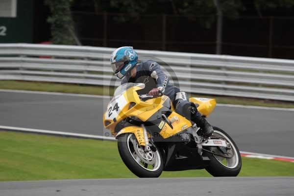 Motorcycle action photographs;event digital images;eventdigitalimages;no limits trackday;oulton park;oulton park circuit cheshire;oulton park photographs;peter wileman photography;trackday;trackday digital images;trackday photos