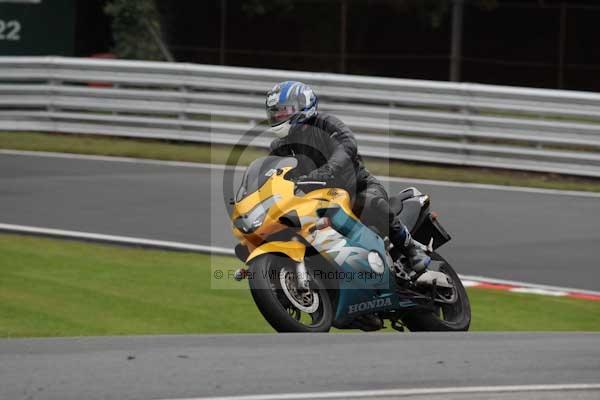 Motorcycle action photographs;event digital images;eventdigitalimages;no limits trackday;oulton park;oulton park circuit cheshire;oulton park photographs;peter wileman photography;trackday;trackday digital images;trackday photos