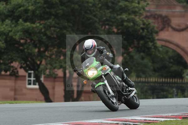 Motorcycle action photographs;event digital images;eventdigitalimages;no limits trackday;oulton park;oulton park circuit cheshire;oulton park photographs;peter wileman photography;trackday;trackday digital images;trackday photos