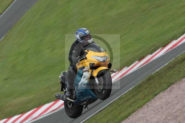 Motorcycle action photographs;event digital images;eventdigitalimages;no limits trackday;oulton park;oulton park circuit cheshire;oulton park photographs;peter wileman photography;trackday;trackday digital images;trackday photos