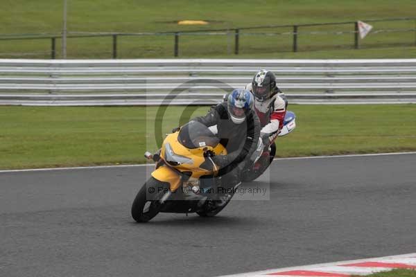 Motorcycle action photographs;event digital images;eventdigitalimages;no limits trackday;oulton park;oulton park circuit cheshire;oulton park photographs;peter wileman photography;trackday;trackday digital images;trackday photos