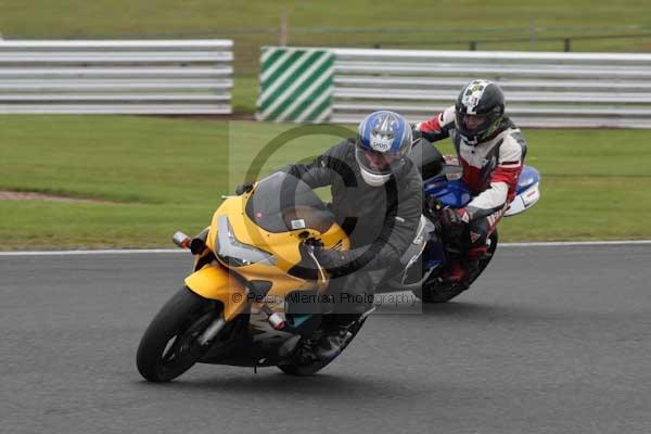 Motorcycle action photographs;event digital images;eventdigitalimages;no limits trackday;oulton park;oulton park circuit cheshire;oulton park photographs;peter wileman photography;trackday;trackday digital images;trackday photos