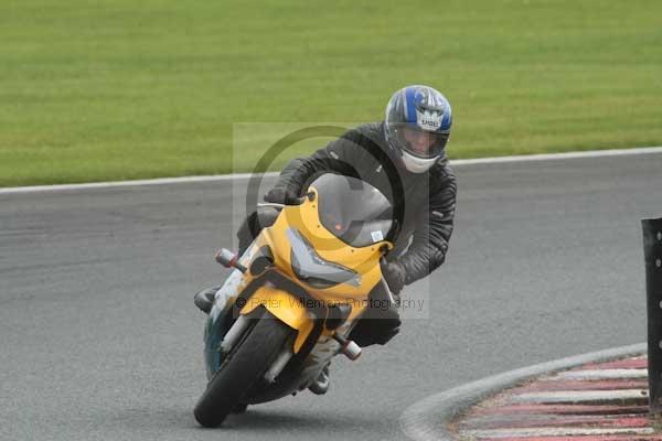 Motorcycle action photographs;event digital images;eventdigitalimages;no limits trackday;oulton park;oulton park circuit cheshire;oulton park photographs;peter wileman photography;trackday;trackday digital images;trackday photos