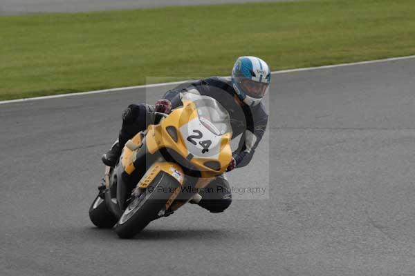 Motorcycle action photographs;event digital images;eventdigitalimages;no limits trackday;oulton park;oulton park circuit cheshire;oulton park photographs;peter wileman photography;trackday;trackday digital images;trackday photos