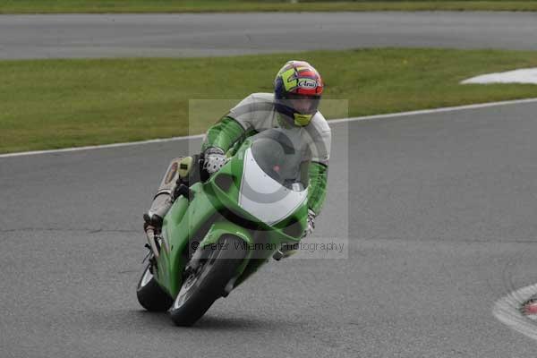 Motorcycle action photographs;event digital images;eventdigitalimages;no limits trackday;oulton park;oulton park circuit cheshire;oulton park photographs;peter wileman photography;trackday;trackday digital images;trackday photos