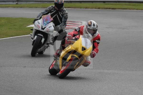 Motorcycle action photographs;event digital images;eventdigitalimages;no limits trackday;oulton park;oulton park circuit cheshire;oulton park photographs;peter wileman photography;trackday;trackday digital images;trackday photos