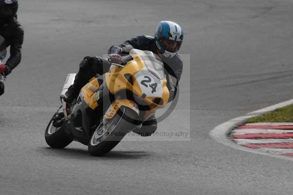 Motorcycle action photographs;event digital images;eventdigitalimages;no limits trackday;oulton park;oulton park circuit cheshire;oulton park photographs;peter wileman photography;trackday;trackday digital images;trackday photos