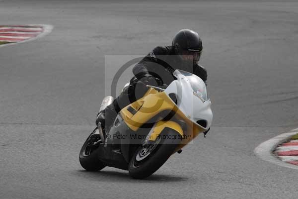 Motorcycle action photographs;event digital images;eventdigitalimages;no limits trackday;oulton park;oulton park circuit cheshire;oulton park photographs;peter wileman photography;trackday;trackday digital images;trackday photos