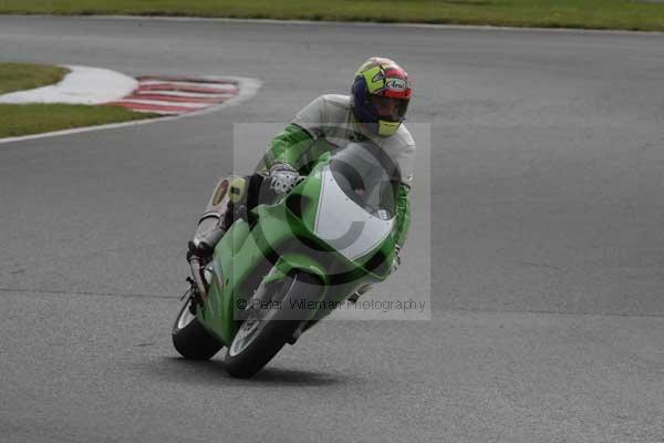 Motorcycle action photographs;event digital images;eventdigitalimages;no limits trackday;oulton park;oulton park circuit cheshire;oulton park photographs;peter wileman photography;trackday;trackday digital images;trackday photos