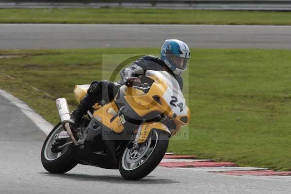 Motorcycle action photographs;event digital images;eventdigitalimages;no limits trackday;oulton park;oulton park circuit cheshire;oulton park photographs;peter wileman photography;trackday;trackday digital images;trackday photos