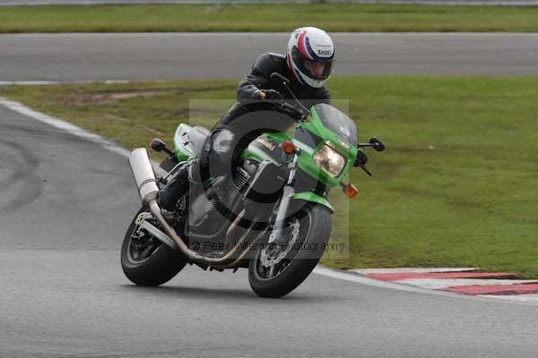 Motorcycle action photographs;event digital images;eventdigitalimages;no limits trackday;oulton park;oulton park circuit cheshire;oulton park photographs;peter wileman photography;trackday;trackday digital images;trackday photos