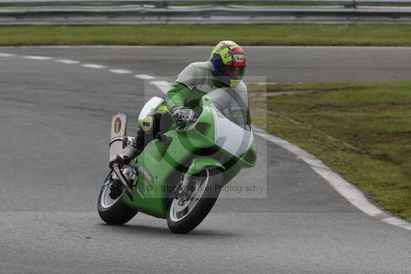 Motorcycle action photographs;event digital images;eventdigitalimages;no limits trackday;oulton park;oulton park circuit cheshire;oulton park photographs;peter wileman photography;trackday;trackday digital images;trackday photos