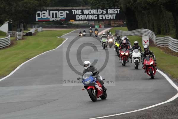 Motorcycle action photographs;event digital images;eventdigitalimages;no limits trackday;oulton park;oulton park circuit cheshire;oulton park photographs;peter wileman photography;trackday;trackday digital images;trackday photos