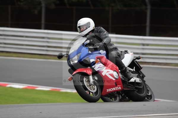 Motorcycle action photographs;event digital images;eventdigitalimages;no limits trackday;oulton park;oulton park circuit cheshire;oulton park photographs;peter wileman photography;trackday;trackday digital images;trackday photos