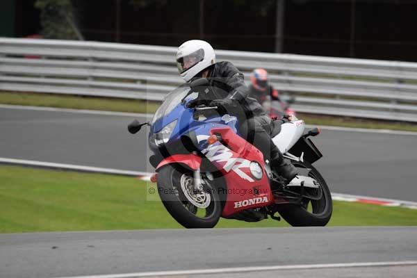 Motorcycle action photographs;event digital images;eventdigitalimages;no limits trackday;oulton park;oulton park circuit cheshire;oulton park photographs;peter wileman photography;trackday;trackday digital images;trackday photos