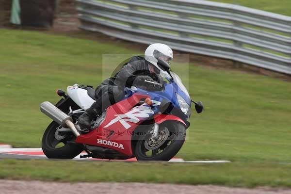 Motorcycle action photographs;event digital images;eventdigitalimages;no limits trackday;oulton park;oulton park circuit cheshire;oulton park photographs;peter wileman photography;trackday;trackday digital images;trackday photos