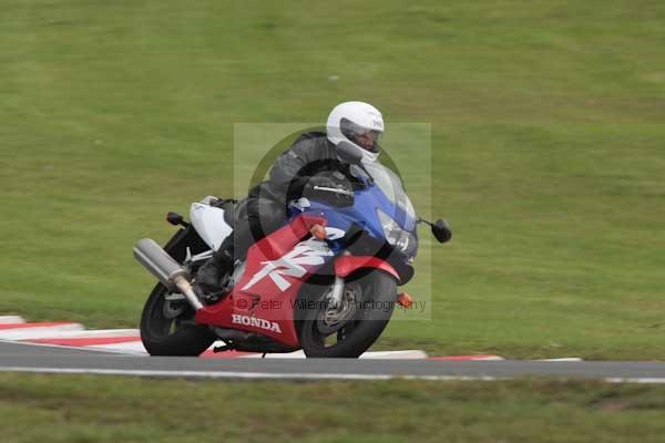 Motorcycle action photographs;event digital images;eventdigitalimages;no limits trackday;oulton park;oulton park circuit cheshire;oulton park photographs;peter wileman photography;trackday;trackday digital images;trackday photos