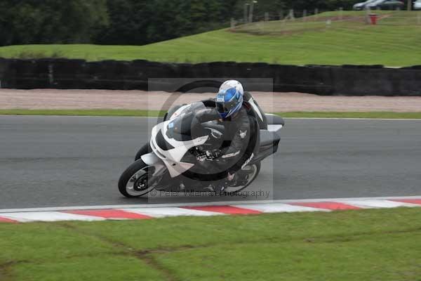 Motorcycle action photographs;event digital images;eventdigitalimages;no limits trackday;oulton park;oulton park circuit cheshire;oulton park photographs;peter wileman photography;trackday;trackday digital images;trackday photos