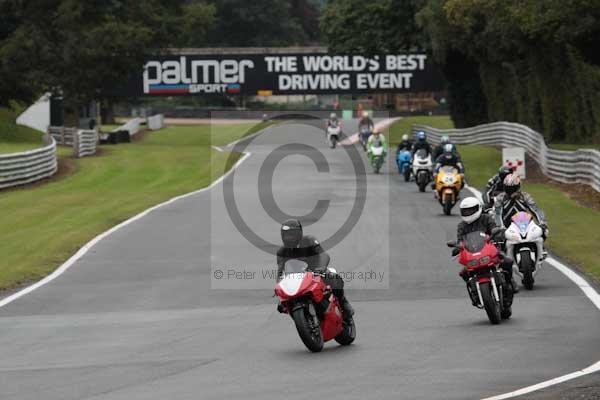 Motorcycle action photographs;event digital images;eventdigitalimages;no limits trackday;oulton park;oulton park circuit cheshire;oulton park photographs;peter wileman photography;trackday;trackday digital images;trackday photos