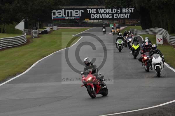 Motorcycle action photographs;event digital images;eventdigitalimages;no limits trackday;oulton park;oulton park circuit cheshire;oulton park photographs;peter wileman photography;trackday;trackday digital images;trackday photos