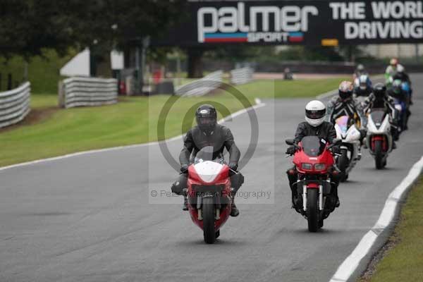 Motorcycle action photographs;event digital images;eventdigitalimages;no limits trackday;oulton park;oulton park circuit cheshire;oulton park photographs;peter wileman photography;trackday;trackday digital images;trackday photos