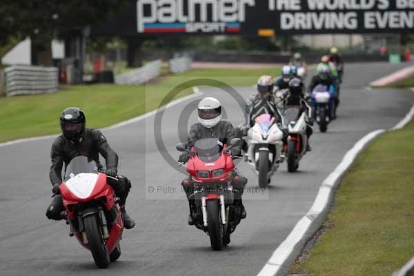 Motorcycle action photographs;event digital images;eventdigitalimages;no limits trackday;oulton park;oulton park circuit cheshire;oulton park photographs;peter wileman photography;trackday;trackday digital images;trackday photos