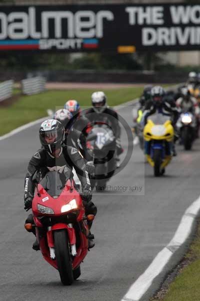 Motorcycle action photographs;event digital images;eventdigitalimages;no limits trackday;oulton park;oulton park circuit cheshire;oulton park photographs;peter wileman photography;trackday;trackday digital images;trackday photos