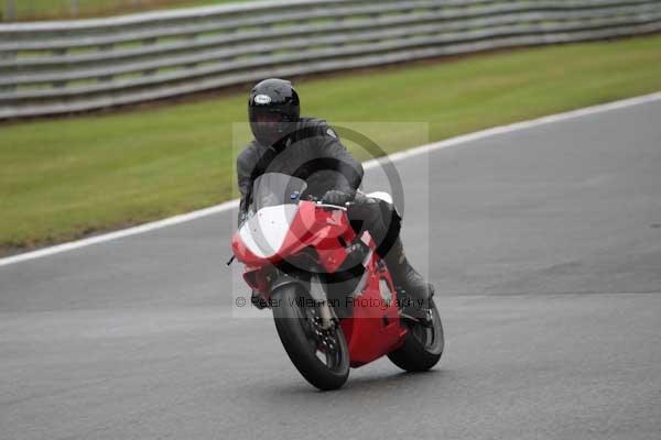 Motorcycle action photographs;event digital images;eventdigitalimages;no limits trackday;oulton park;oulton park circuit cheshire;oulton park photographs;peter wileman photography;trackday;trackday digital images;trackday photos