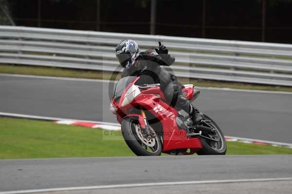 Motorcycle action photographs;event digital images;eventdigitalimages;no limits trackday;oulton park;oulton park circuit cheshire;oulton park photographs;peter wileman photography;trackday;trackday digital images;trackday photos