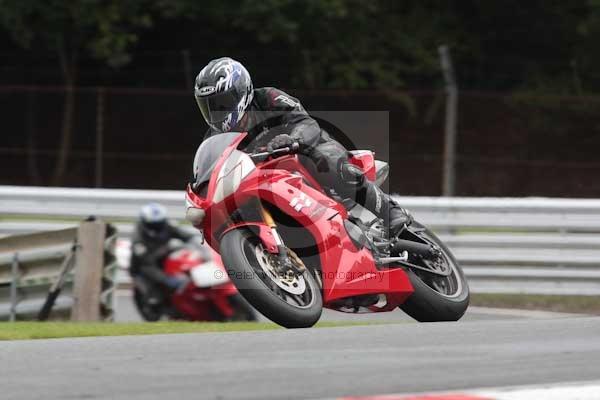 Motorcycle action photographs;event digital images;eventdigitalimages;no limits trackday;oulton park;oulton park circuit cheshire;oulton park photographs;peter wileman photography;trackday;trackday digital images;trackday photos