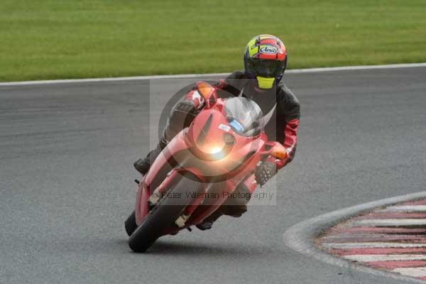 Motorcycle action photographs;event digital images;eventdigitalimages;no limits trackday;oulton park;oulton park circuit cheshire;oulton park photographs;peter wileman photography;trackday;trackday digital images;trackday photos