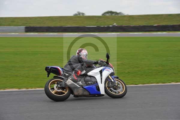 Motorcycle action photographs;Ty croes;anglesey;anglesey photographs;event digital images;eventdigitalimages;no limits trackday;peter wileman photography;trac mon;trackday;trackday digital images;trackday photos