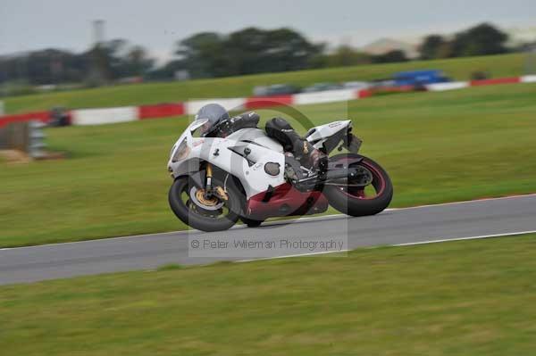 Motorcycle action photographs;Ty croes;anglesey;anglesey photographs;event digital images;eventdigitalimages;no limits trackday;peter wileman photography;trac mon;trackday;trackday digital images;trackday photos