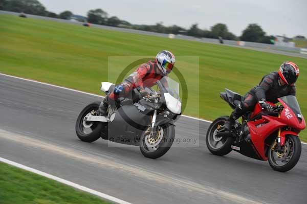 Motorcycle action photographs;Ty croes;anglesey;anglesey photographs;event digital images;eventdigitalimages;no limits trackday;peter wileman photography;trac mon;trackday;trackday digital images;trackday photos