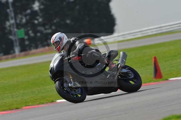 Motorcycle action photographs;Ty croes;anglesey;anglesey photographs;event digital images;eventdigitalimages;no limits trackday;peter wileman photography;trac mon;trackday;trackday digital images;trackday photos