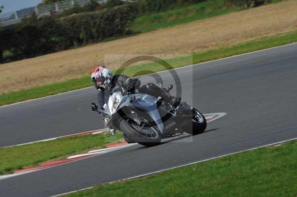 Motorcycle action photographs;Ty croes;anglesey;anglesey photographs;event digital images;eventdigitalimages;no limits trackday;peter wileman photography;trac mon;trackday;trackday digital images;trackday photos