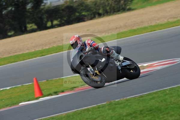 Motorcycle action photographs;Ty croes;anglesey;anglesey photographs;event digital images;eventdigitalimages;no limits trackday;peter wileman photography;trac mon;trackday;trackday digital images;trackday photos