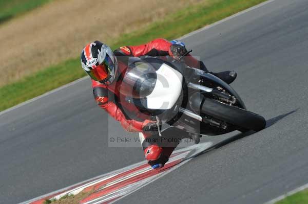 Motorcycle action photographs;Ty croes;anglesey;anglesey photographs;event digital images;eventdigitalimages;no limits trackday;peter wileman photography;trac mon;trackday;trackday digital images;trackday photos