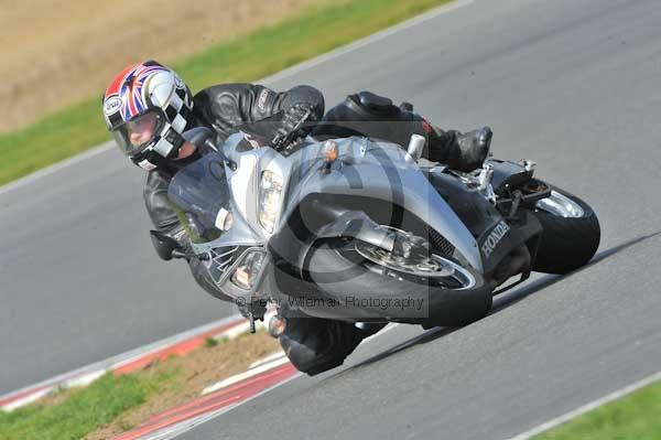 Motorcycle action photographs;Ty croes;anglesey;anglesey photographs;event digital images;eventdigitalimages;no limits trackday;peter wileman photography;trac mon;trackday;trackday digital images;trackday photos