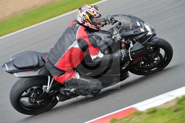 Motorcycle action photographs;Ty croes;anglesey;anglesey photographs;event digital images;eventdigitalimages;no limits trackday;peter wileman photography;trac mon;trackday;trackday digital images;trackday photos