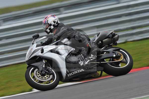 Motorcycle action photographs;Ty croes;anglesey;anglesey photographs;event digital images;eventdigitalimages;no limits trackday;peter wileman photography;trac mon;trackday;trackday digital images;trackday photos