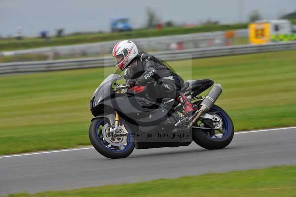 Motorcycle action photographs;Ty croes;anglesey;anglesey photographs;event digital images;eventdigitalimages;no limits trackday;peter wileman photography;trac mon;trackday;trackday digital images;trackday photos