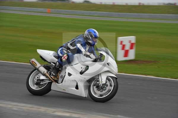 Motorcycle action photographs;Ty croes;anglesey;anglesey photographs;event digital images;eventdigitalimages;no limits trackday;peter wileman photography;trac mon;trackday;trackday digital images;trackday photos