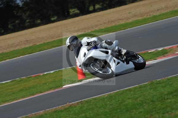 Motorcycle action photographs;Ty croes;anglesey;anglesey photographs;event digital images;eventdigitalimages;no limits trackday;peter wileman photography;trac mon;trackday;trackday digital images;trackday photos