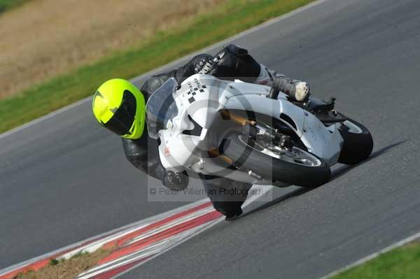 Motorcycle action photographs;Ty croes;anglesey;anglesey photographs;event digital images;eventdigitalimages;no limits trackday;peter wileman photography;trac mon;trackday;trackday digital images;trackday photos