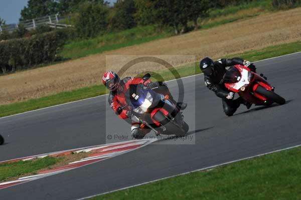 Motorcycle action photographs;Ty croes;anglesey;anglesey photographs;event digital images;eventdigitalimages;no limits trackday;peter wileman photography;trac mon;trackday;trackday digital images;trackday photos