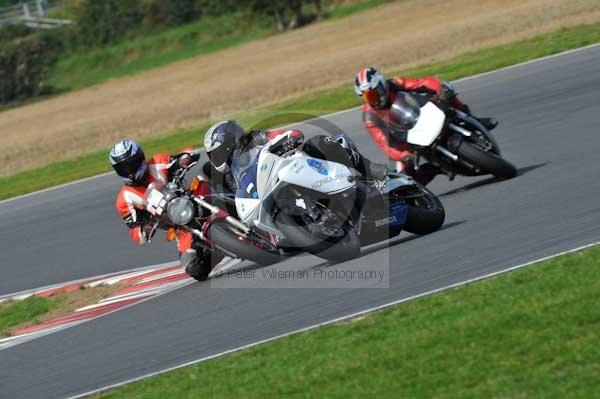 Motorcycle action photographs;Ty croes;anglesey;anglesey photographs;event digital images;eventdigitalimages;no limits trackday;peter wileman photography;trac mon;trackday;trackday digital images;trackday photos