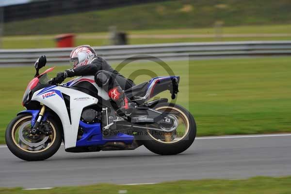 Motorcycle action photographs;Ty croes;anglesey;anglesey photographs;event digital images;eventdigitalimages;no limits trackday;peter wileman photography;trac mon;trackday;trackday digital images;trackday photos